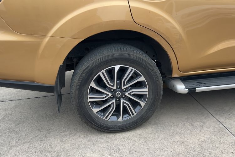 Used Nissan Terra 2018 2.5L Automatic 4x4 Luxury Edition Right Rear Wheel Hub
