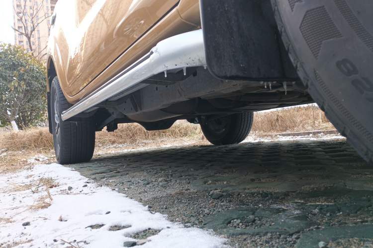 Used Nissan Terra 2018 2.5L Automatic 2WD Luxury Edition Right Side Sill