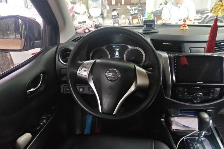 Used Nissan Terra 2018 2.5L Automatic 2WD Luxury Edition Steering Wheel