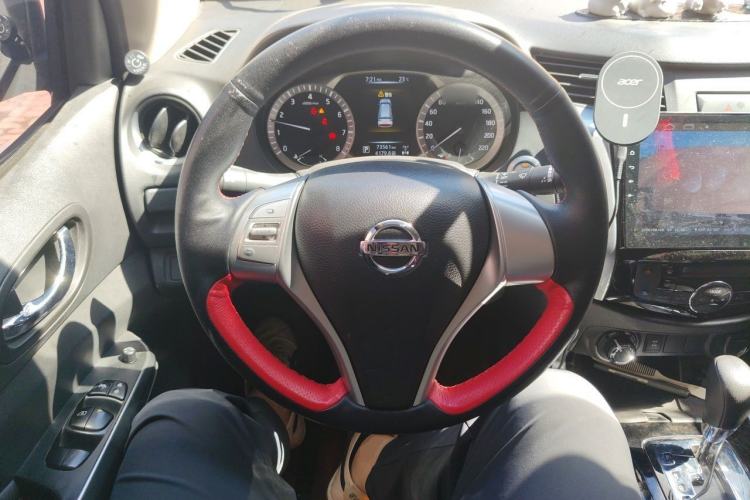 Used Nissan Terra 2018 2.5L Automatic 4x4 Luxury Edition Steering Wheel