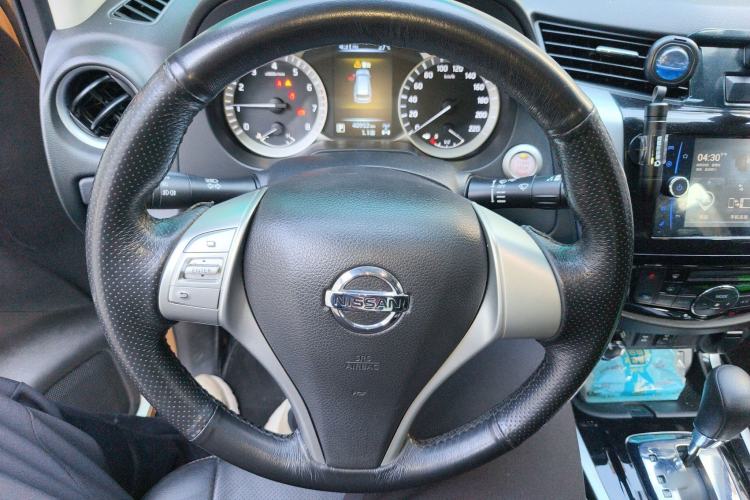 Used Nissan Terra 2018 2.5L Automatic 4x4 Luxury Edition Steering Wheel