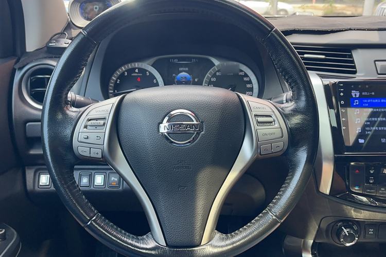 Used Nissan Terra 2018 2.5L Automatic 4x4 Luxury Edition Steering Wheel
