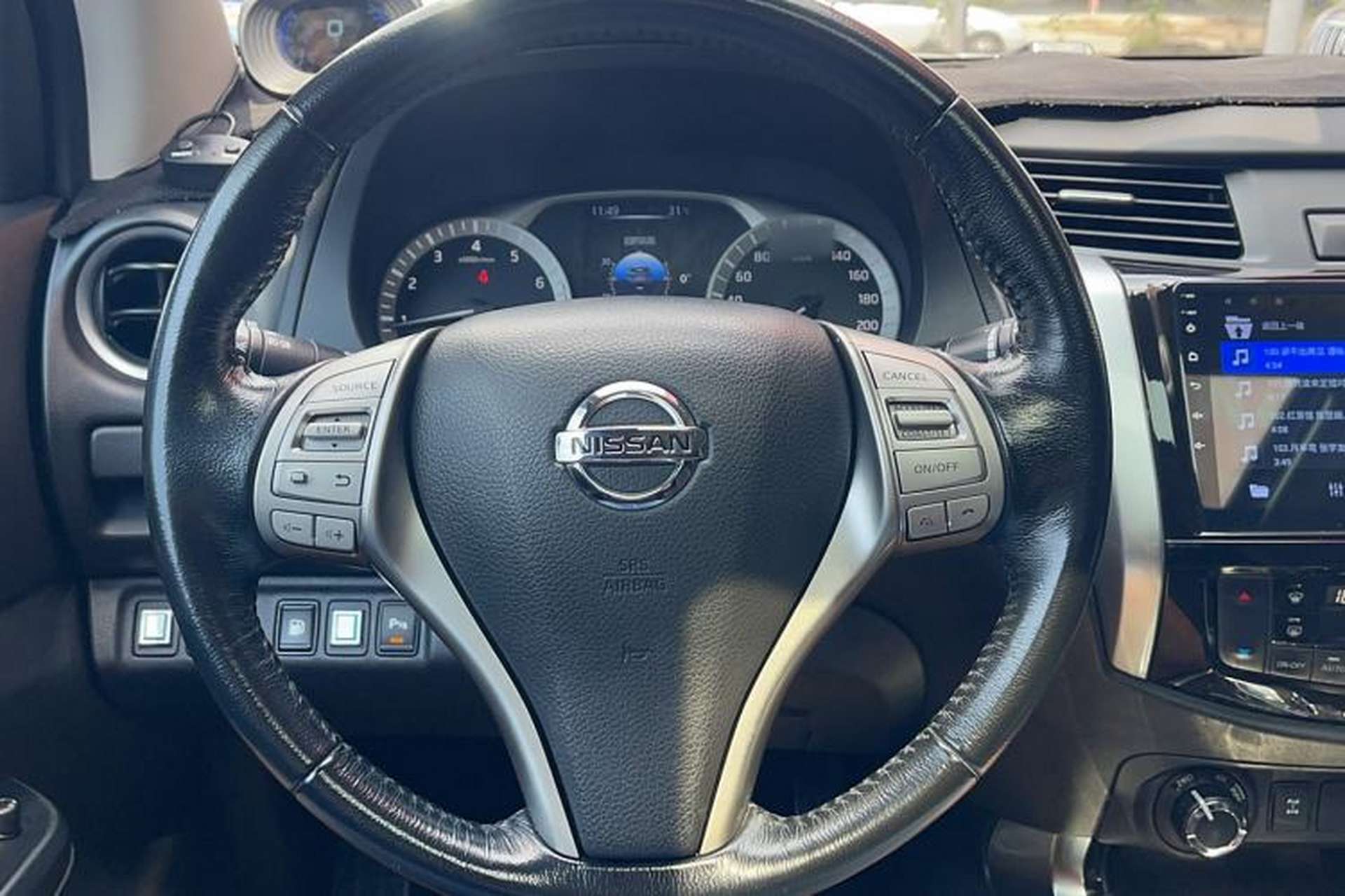 Used Nissan Terra 2018 2.5L Automatic 4x4 Luxury Edition Steering Wheel