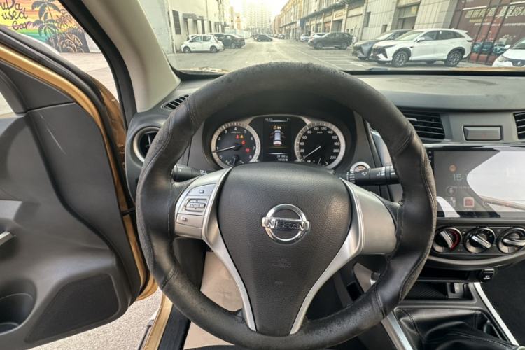Used Nissan Terra 2018 2.5L Manual Two-Wheel Drive Elite Edition Steering Wheel