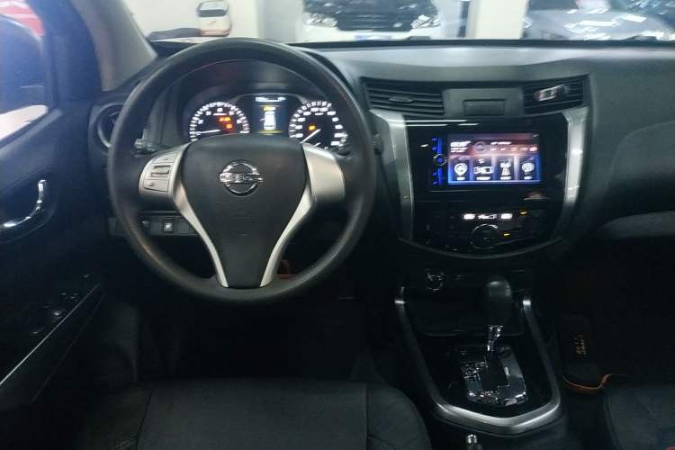 Used Nissan Terra 2018 2.5L Automatic 4x4 Luxury Edition Steering Wheel