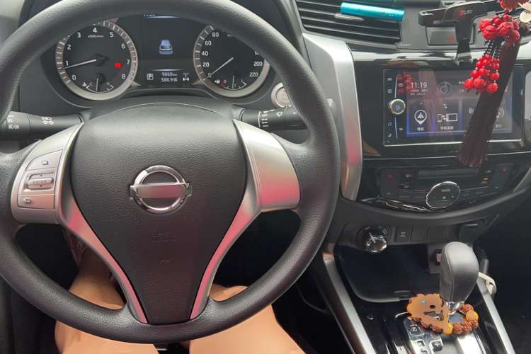 Used Nissan Terra 2018 2.5L Automatic 4x4 Luxury Edition Steering Wheel