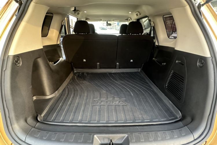 Used Nissan Terra 2018 2.5L Manual Two-Wheel Drive Elite Edition Trunk
