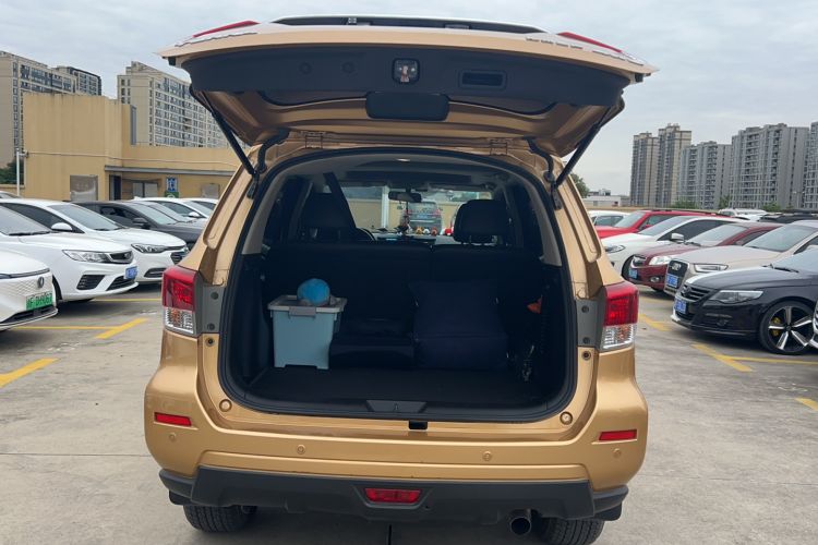 Used Nissan Terra 2018 2.5L Automatic 4x4 Luxury Edition Trunk