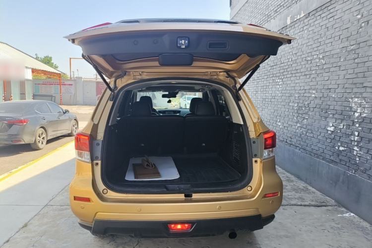 Used Nissan Terra 2018 2.5L Automatic 4x4 Flagship Edition Trunk