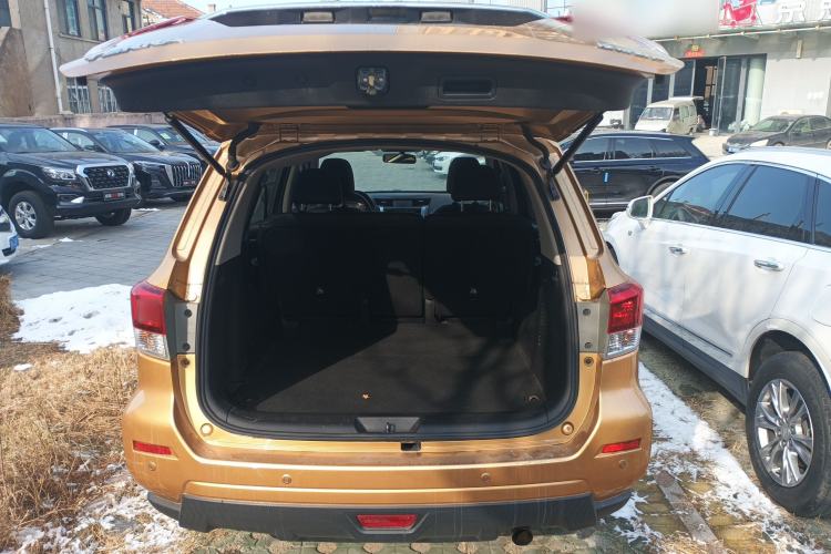 Used Nissan Terra 2018 2.5L Automatic 2WD Luxury Edition Trunk