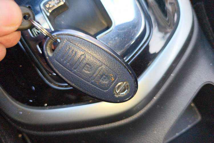 Used Nissan Terra 2018 2.5L Automatic 4x4 Luxury Edition Vehicle Key