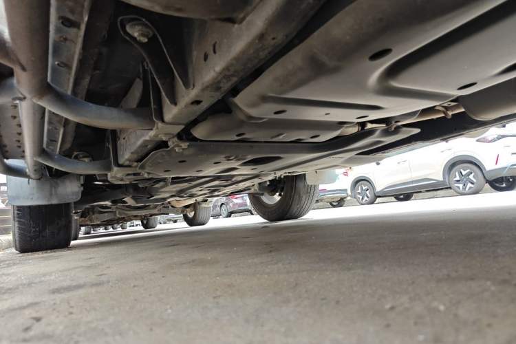 Used Nissan Terra 2020 2.5L XE Manual Two-Wheel-Drive Elite Edition Chassis Rear Left