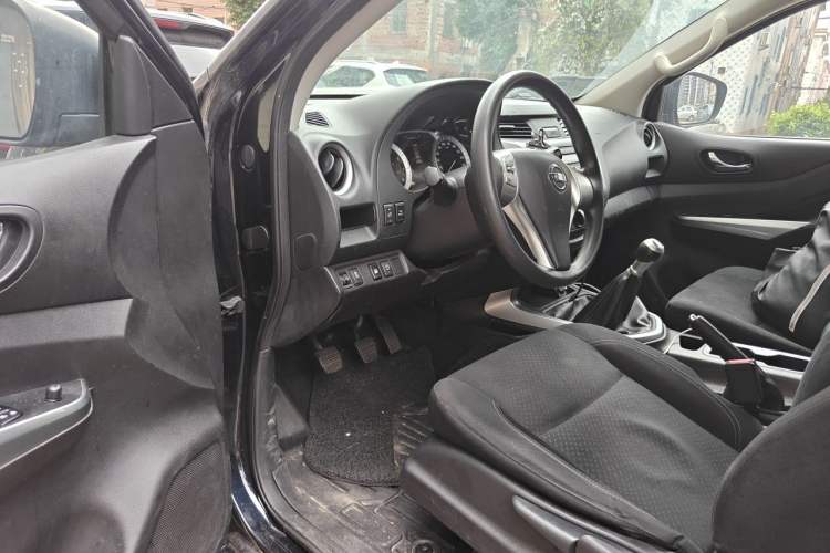 Used Nissan Terra 2020 2.5L XE Manual Two-Wheel-Drive Elite Edition Driver Seat