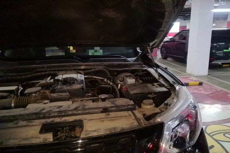 Used Nissan Terra 2020 2.5L XE Manual Two-Wheel-Drive Elite Edition Engine Bay Left