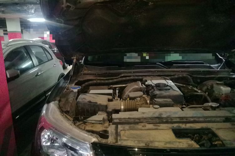 Used Nissan Terra 2020 2.5L XE Manual Two-Wheel-Drive Elite Edition Engine Bay Right