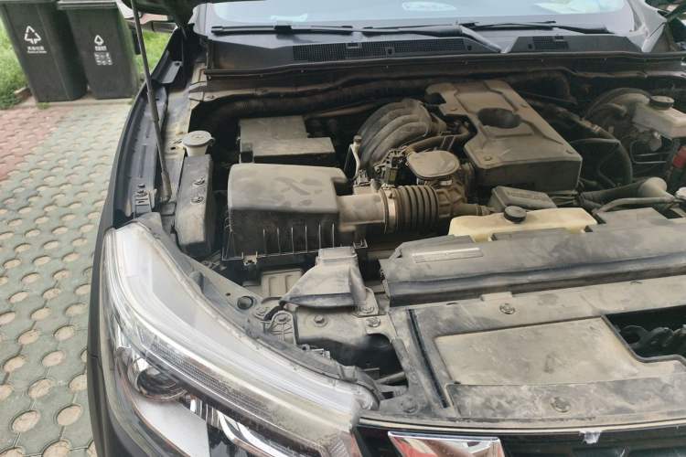 Used Nissan Terra 2020 2.5L XV Automatic 2WD Smart Edition Engine Bay Right