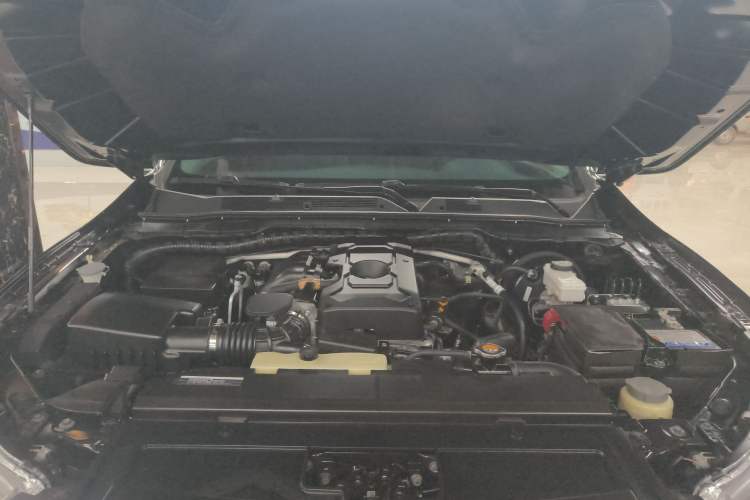 Used Nissan Terra 2020 2.5L XL Upper Automatic Two-Wheel Drive Luxury Edition Engine Bay