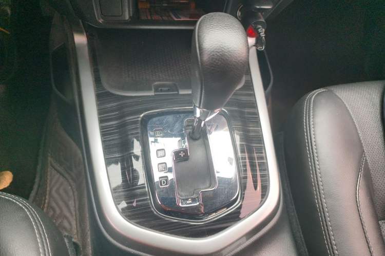 Used Nissan Terra 2020 2.5L XV Automatic 2WD Smart Edition Gear Lever