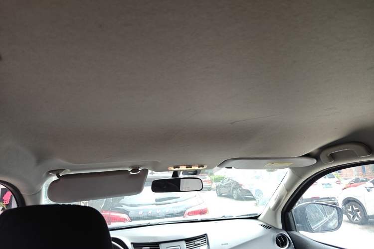 Used Nissan Terra 2020 2.5L XE Manual Two-Wheel-Drive Elite Edition Headliner
