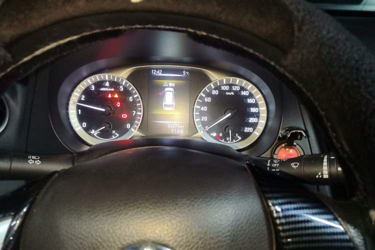 Used Nissan Terra 2020 2.5L XE Manual Two-Wheel-Drive Elite Edition Instrument Cluster