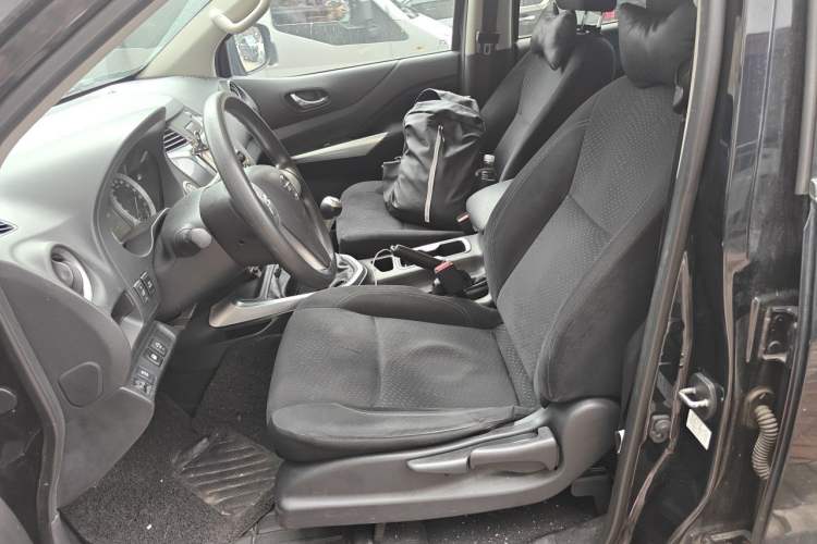 Used Nissan Terra 2020 2.5L XE Manual Two-Wheel-Drive Elite Edition Left Front Seat