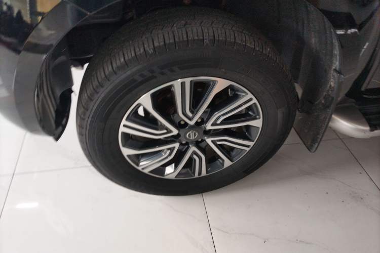 Used Nissan Terra 2020 2.5L XL Upper Automatic Two-Wheel Drive Luxury Edition Left Front Wheel Hub