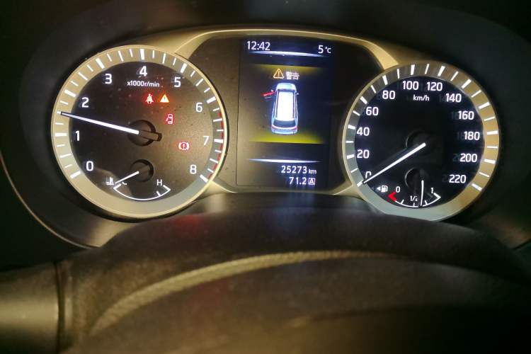 Used Nissan Terra 2020 2.5L XE Manual Two-Wheel-Drive Elite Edition Odometer Close Up