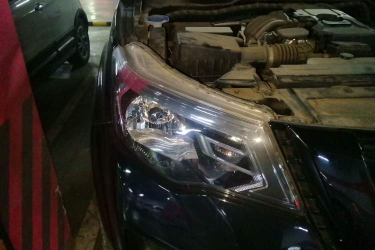 Used Nissan Terra 2020 2.5L XE Manual Two-Wheel-Drive Elite Edition Right Front Headlight