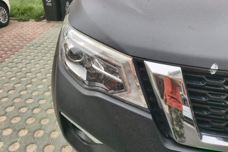 Used Nissan Terra 2020 2.5L XV Automatic 2WD Smart Edition Right Front Headlight