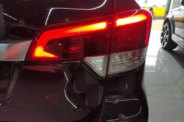 Used Nissan Terra 2020 2.5L XL Upper Automatic Two-Wheel Drive Luxury Edition Right Rear Taillight
