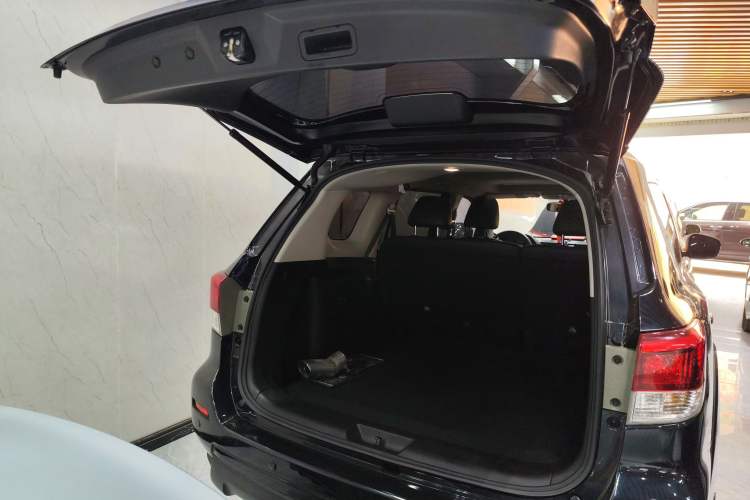 Used Nissan Terra 2020 2.5L XL Upper Automatic Two-Wheel Drive Luxury Edition Trunk