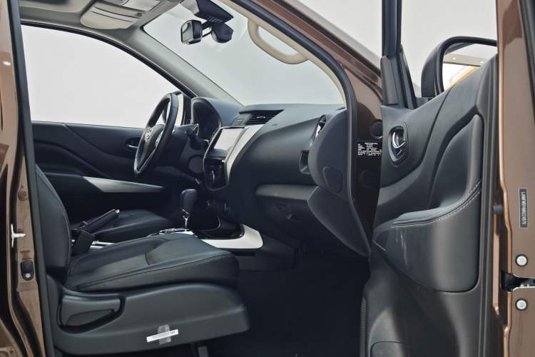 Used Nissan Terra 2020 2.5L XV 4WD Automatic Four-Wheel Drive Flagship Edition Interior 4