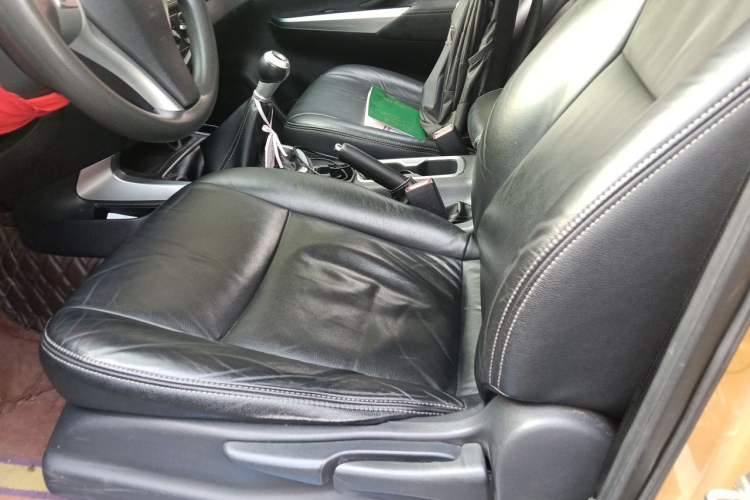 Used Nissan Terra 2020 2.5L XE Manual Two-Wheel-Drive Elite Edition Left Front Seat