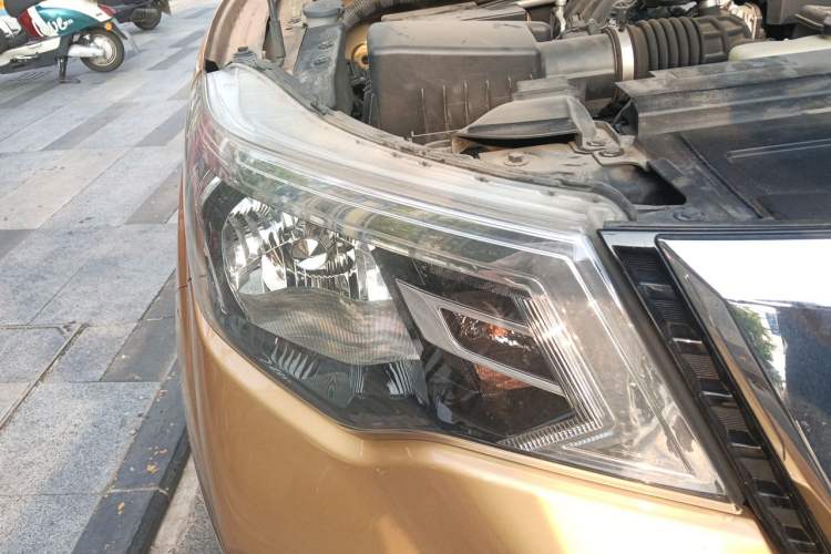 Used Nissan Terra 2020 2.5L XE Manual Two-Wheel-Drive Elite Edition Right Front Headlight