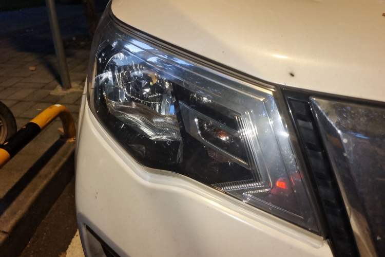 Used Nissan Terra 2020 2.5L XL Upper 4WD Automatic Four-Wheel Drive Luxury Edition Right Front Headlight