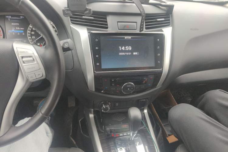 Used Nissan Terra 2020 2.5L XV 4WD Automatic Four-Wheel Drive Flagship Edition Audio And AC Panel