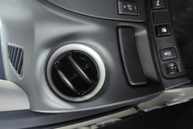 Used Nissan Terra 2020 2.5L XL Upper Automatic Two-Wheel Drive Luxury Edition Audio And AC Panel
