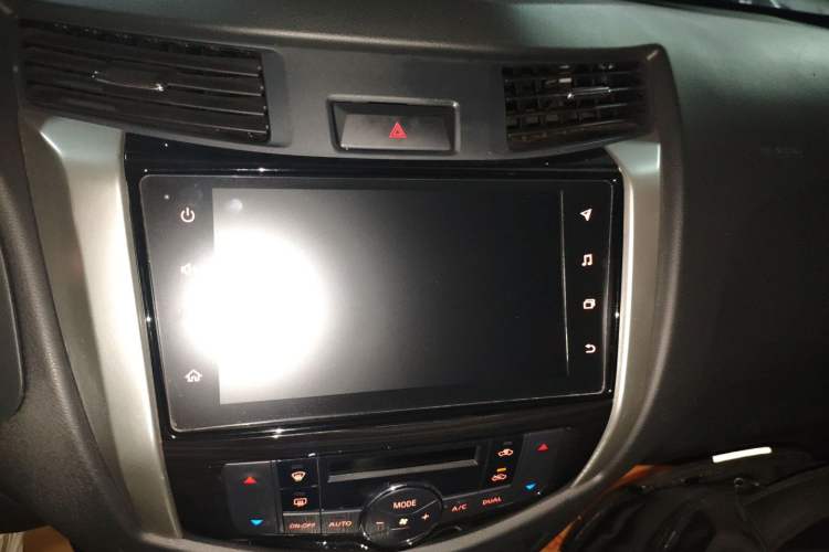 Used Nissan Terra 2020 2.5L XV 4WD Automatic Four-Wheel Drive Flagship Edition Audio And AC Panel