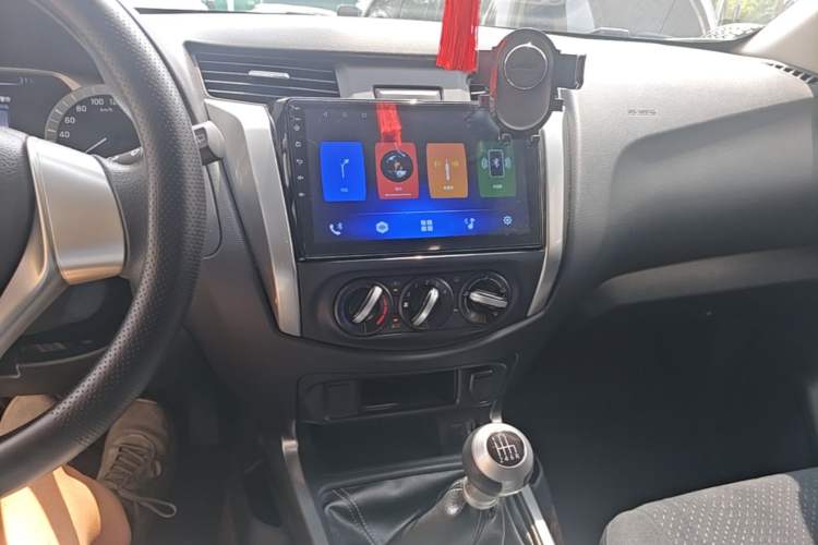 Used Nissan Terra 2020 2.5L XE Manual Two-Wheel-Drive Elite Edition Audio And AC Panel