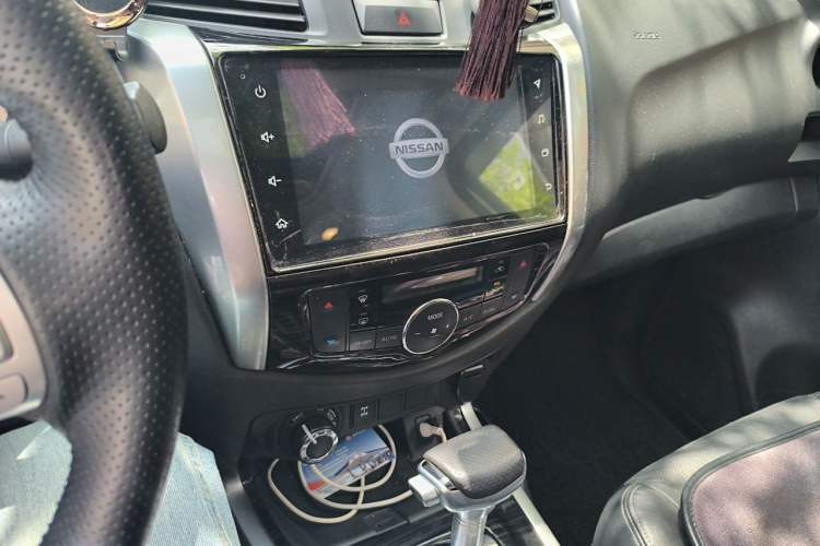 Used Nissan Terra 2020 2.5L XV 4WD Automatic Four-Wheel Drive Flagship Edition Audio And AC Panel