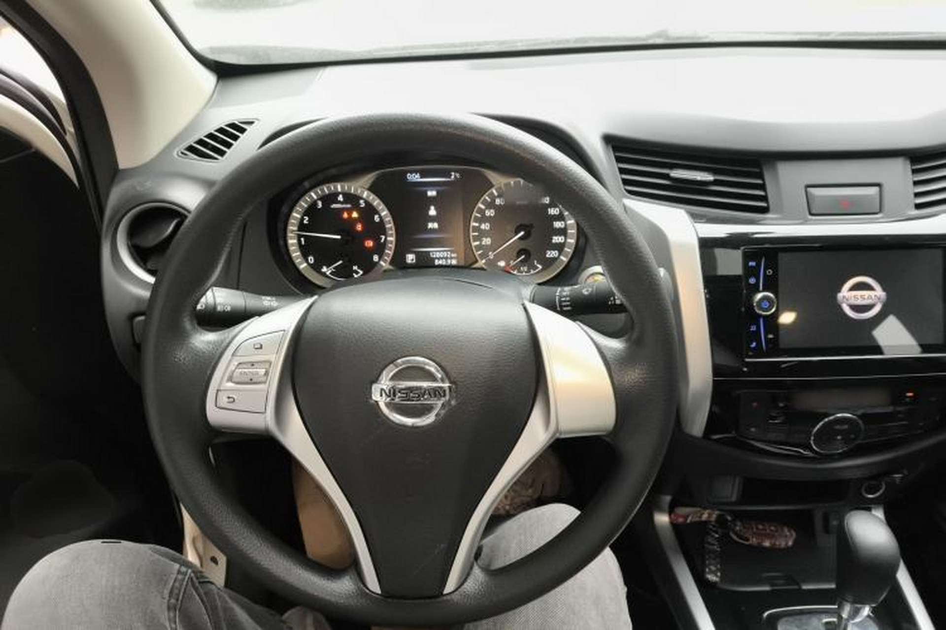 Used Nissan Terra 2020 2.5L XL Upper Automatic Two-Wheel Drive Luxury Edition Center Console