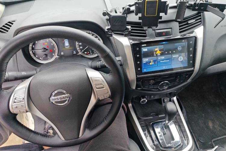 Used Nissan Terra 2020 2.5L XV 4WD Automatic Four-Wheel Drive Flagship Edition Center Console
