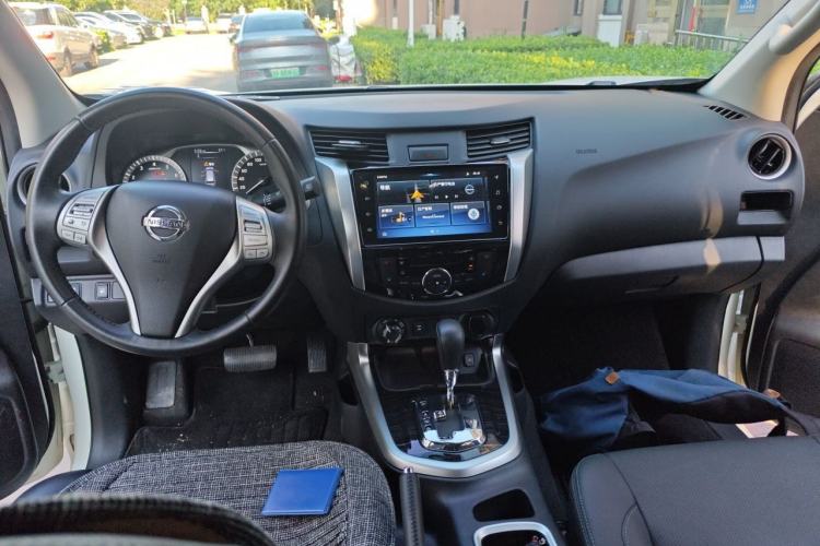 Used Nissan Terra 2020 2.5L XV 4WD Automatic Four-Wheel Drive Flagship Edition Center Console