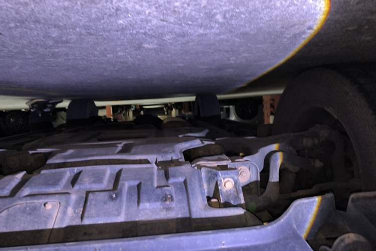 Used Nissan Terra 2020 2.5L XE Manual Two-Wheel-Drive Elite Edition Chassis Front