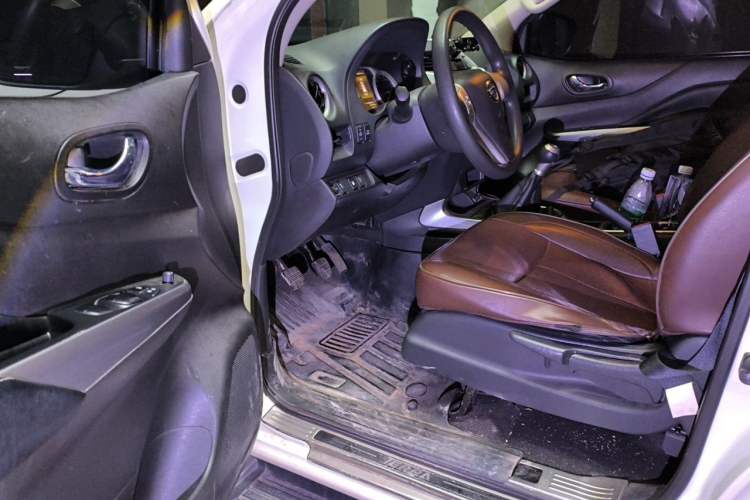 Used Nissan Terra 2020 2.5L XE Manual Two-Wheel-Drive Elite Edition Driver Seat