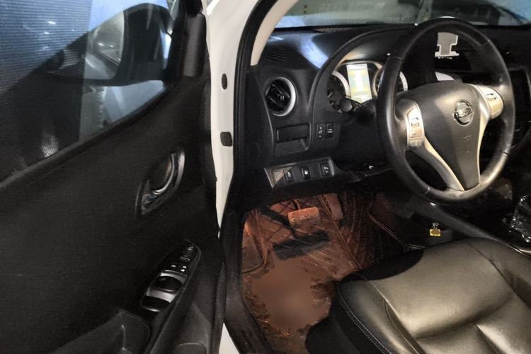 Used Nissan Terra 2020 2.5L XV Automatic 2WD Smart Edition Driver Seat