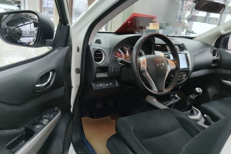 Used Nissan Terra 2020 2.5L XE Manual Two-Wheel-Drive Elite Edition Driver Seat