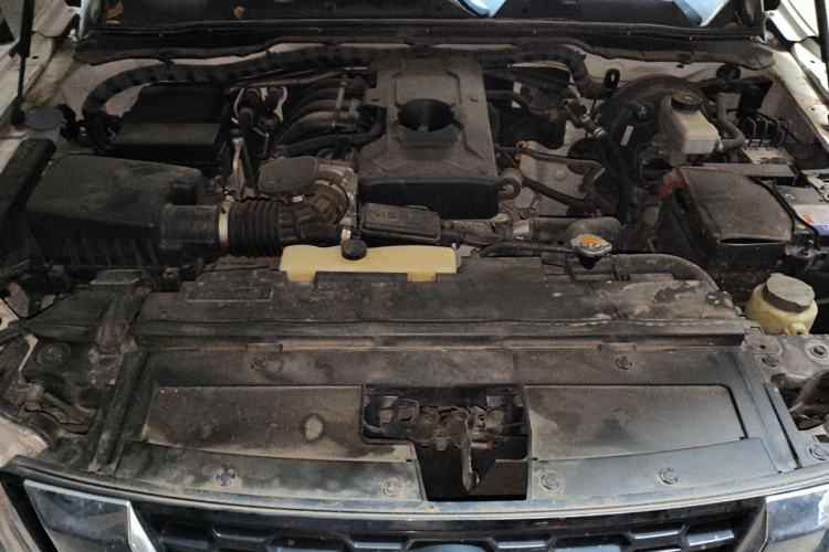 Used Nissan Terra 2020 2.5L XE Manual Two-Wheel-Drive Elite Edition Engine Bay