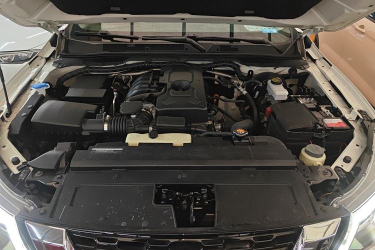 Used Nissan Terra 2020 2.5L XV Automatic 2WD Smart Edition Engine Bay
