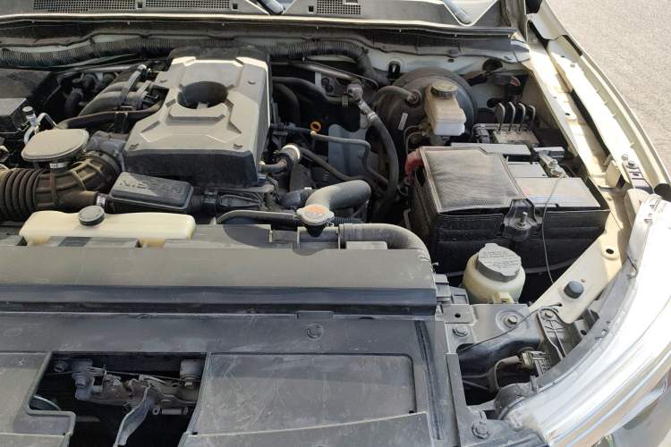 Used Nissan Terra 2020 2.5L XL Upper Automatic Two-Wheel Drive Luxury Edition Engine Bay Left